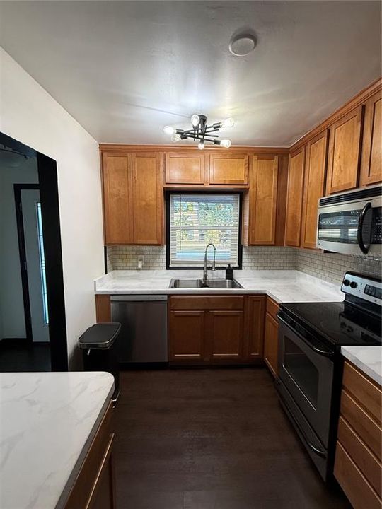 For Rent: $2,500 (3 beds, 2 baths, 1302 Square Feet)