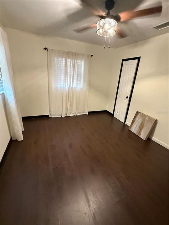 For Rent: $2,500 (3 beds, 2 baths, 1302 Square Feet)