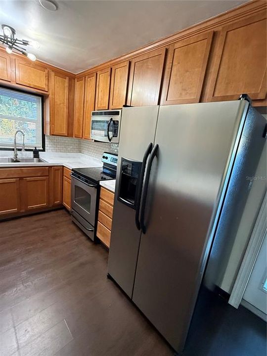 For Rent: $2,500 (3 beds, 2 baths, 1302 Square Feet)