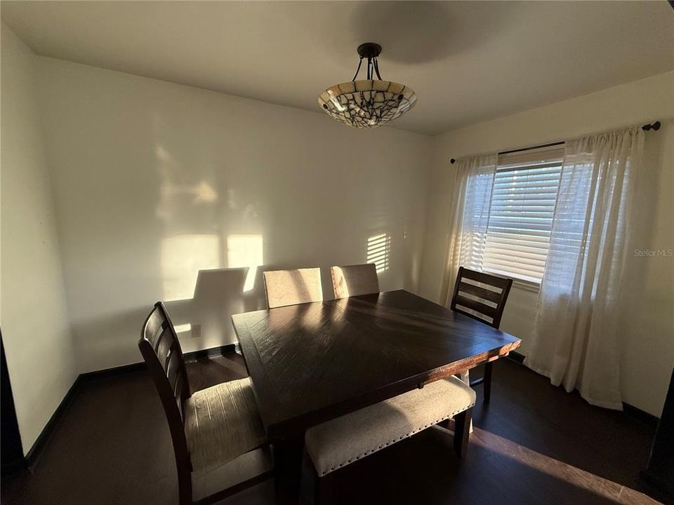 For Rent: $2,500 (3 beds, 2 baths, 1302 Square Feet)