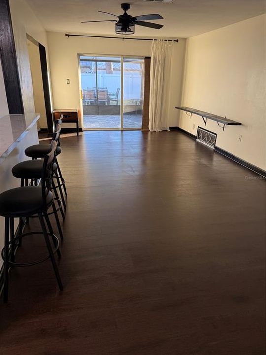 For Rent: $2,500 (3 beds, 2 baths, 1302 Square Feet)