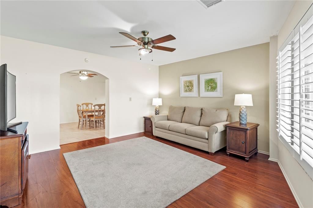 En Venta: $375,000 (2 camas, 2 baños, 2153 Pies cuadrados)