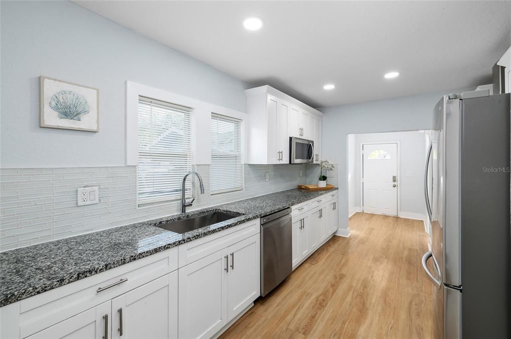 待售: $449,999 (4 贝兹, 3 浴室, 1598 平方英尺)