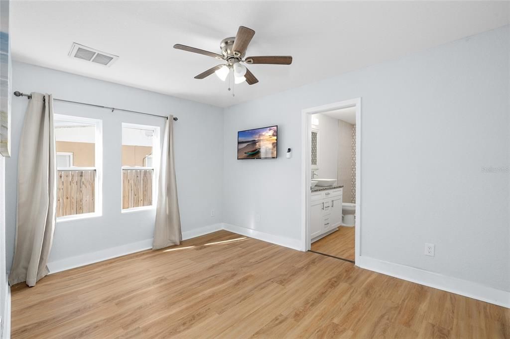 待售: $449,999 (4 贝兹, 3 浴室, 1598 平方英尺)