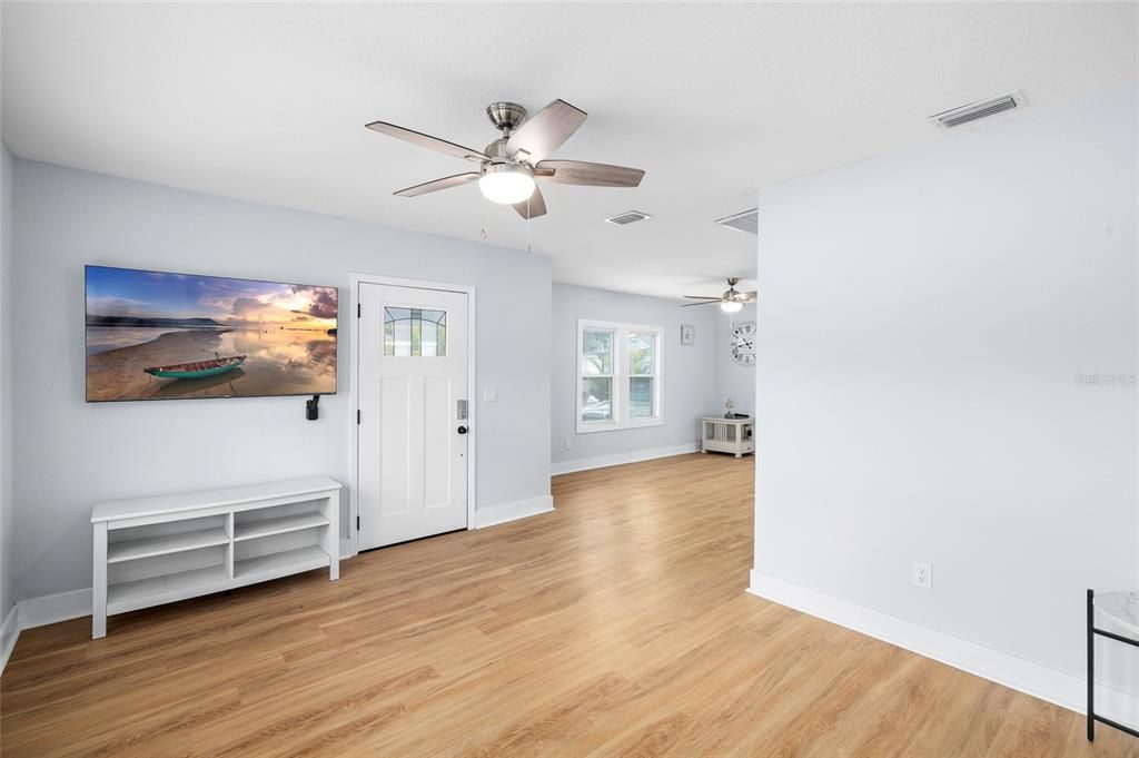 待售: $449,999 (4 贝兹, 3 浴室, 1598 平方英尺)