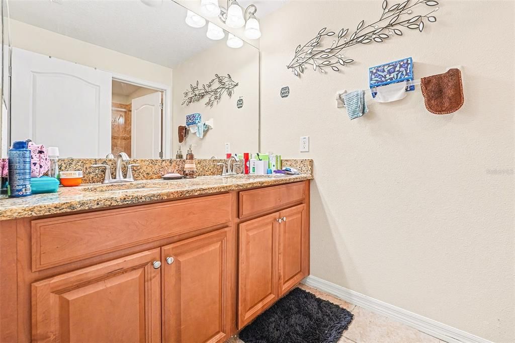 На продажу: $355,000 (4 спален, 3 ванн, 1902 Квадратных фут)