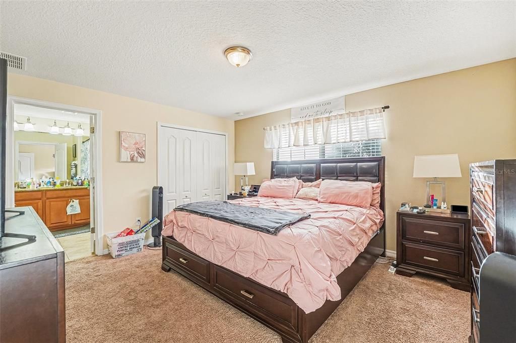 На продажу: $355,000 (4 спален, 3 ванн, 1902 Квадратных фут)