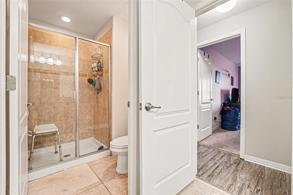 На продажу: $355,000 (4 спален, 3 ванн, 1902 Квадратных фут)