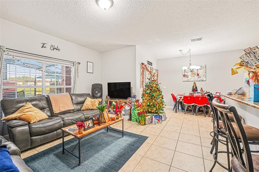 На продажу: $355,000 (4 спален, 3 ванн, 1902 Квадратных фут)