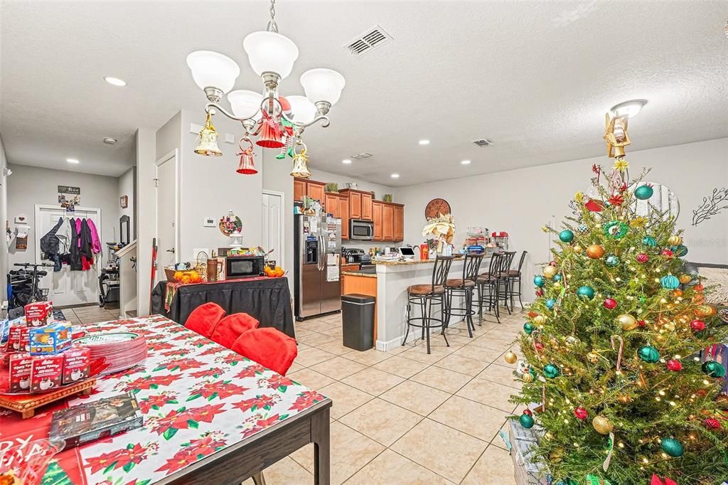 На продажу: $355,000 (4 спален, 3 ванн, 1902 Квадратных фут)