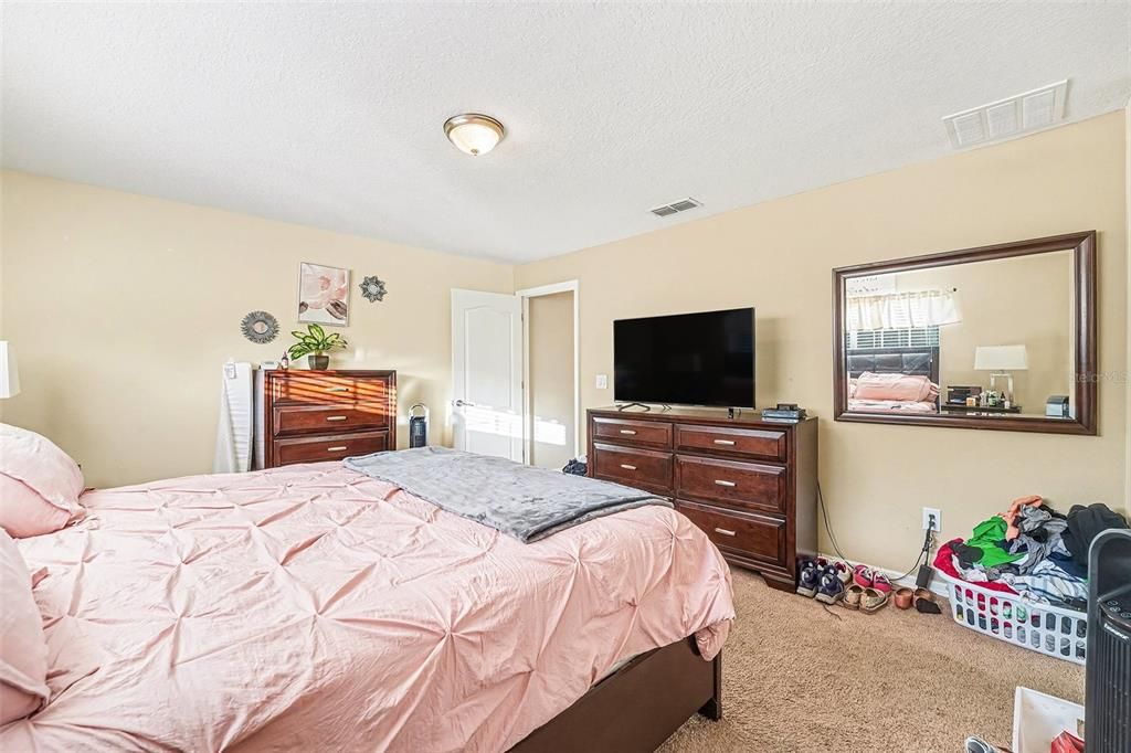 На продажу: $355,000 (4 спален, 3 ванн, 1902 Квадратных фут)