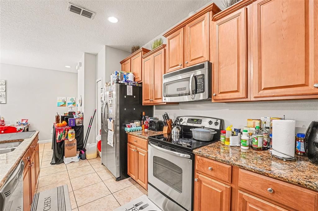 На продажу: $355,000 (4 спален, 3 ванн, 1902 Квадратных фут)