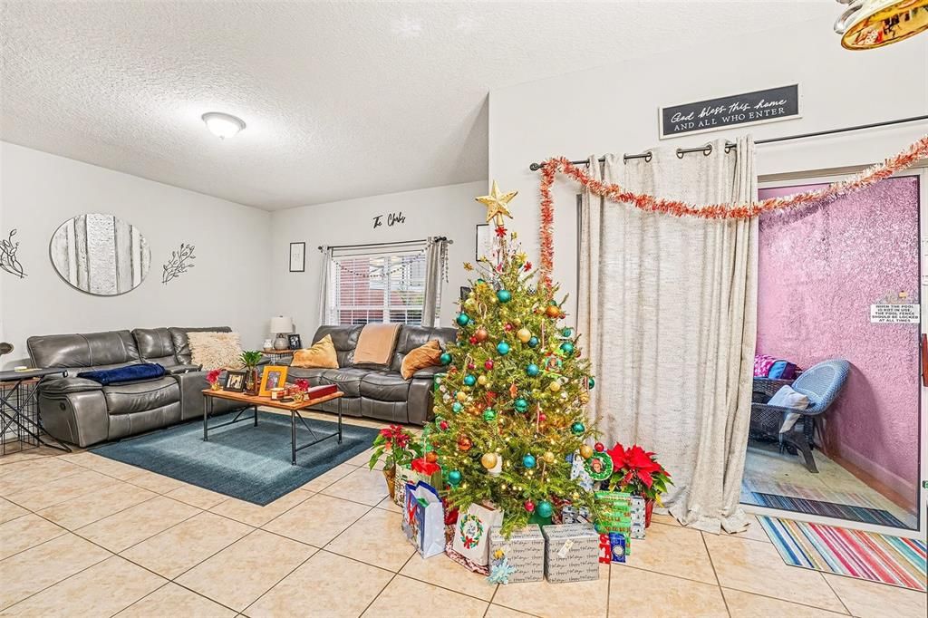 На продажу: $355,000 (4 спален, 3 ванн, 1902 Квадратных фут)