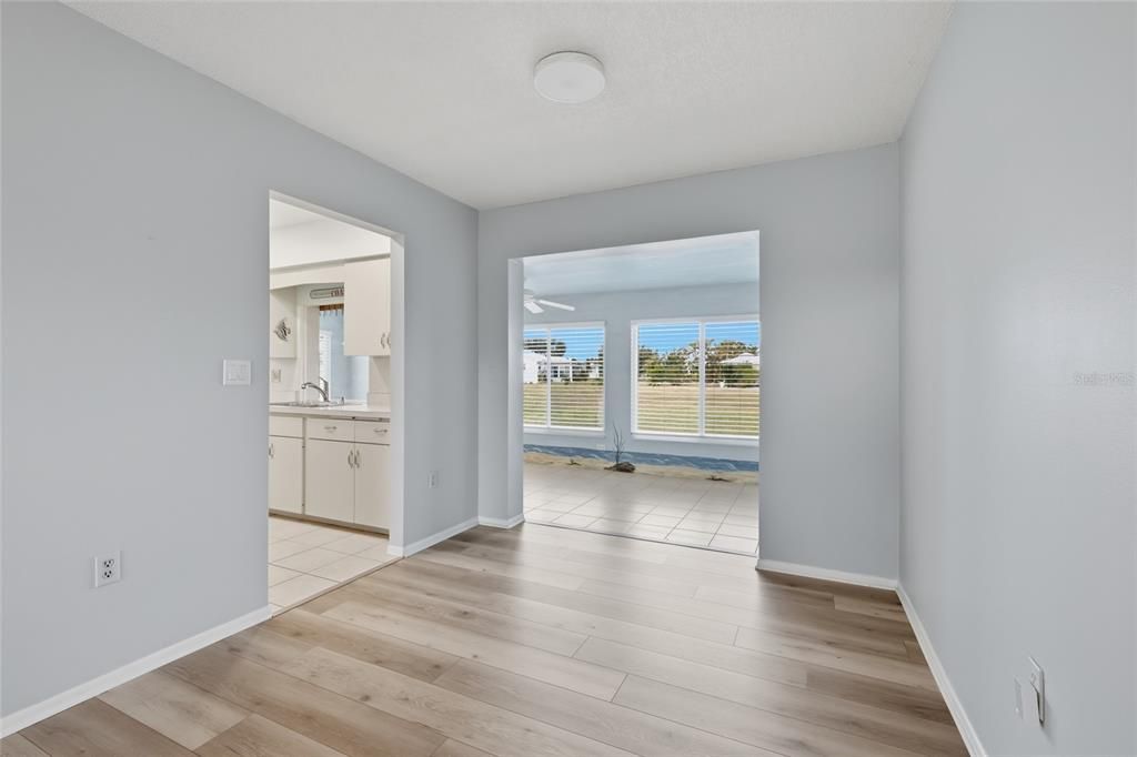 待售: $230,000 (2 贝兹, 1 浴室, 1201 平方英尺)