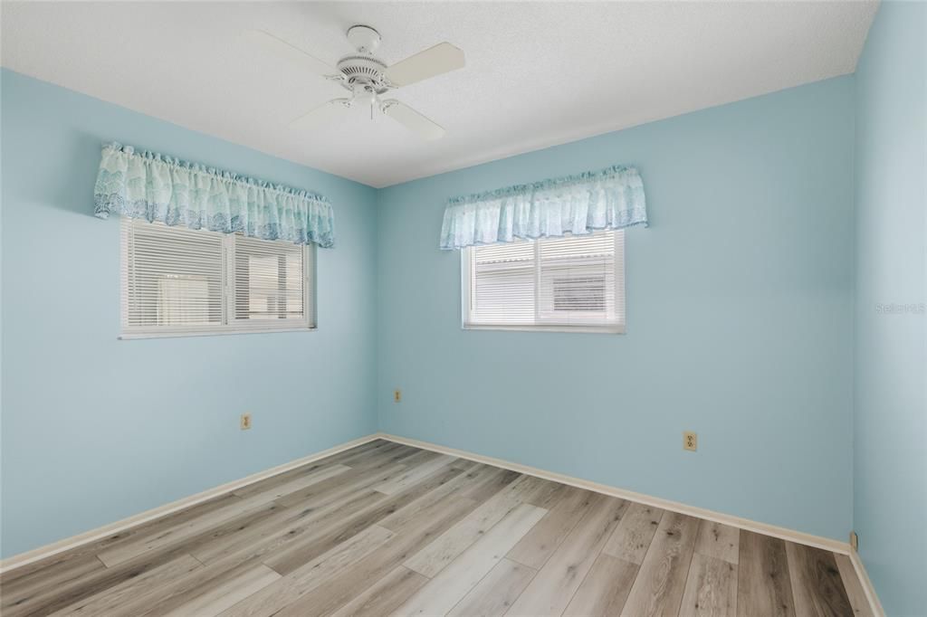 待售: $230,000 (2 贝兹, 1 浴室, 1201 平方英尺)