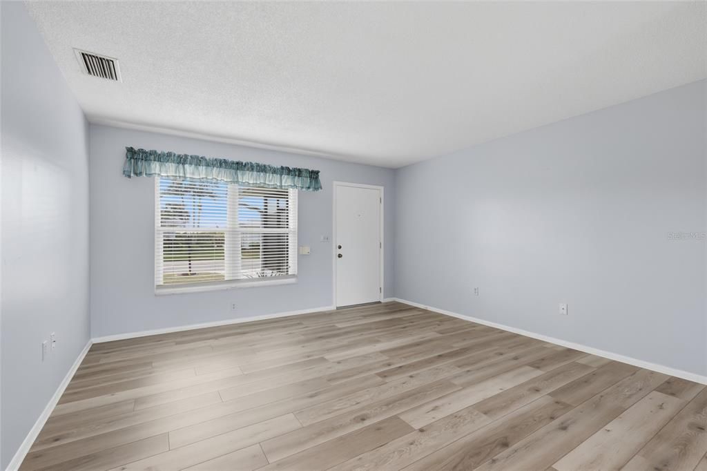 待售: $230,000 (2 贝兹, 1 浴室, 1201 平方英尺)