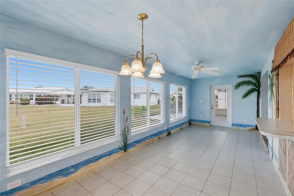 待售: $230,000 (2 贝兹, 1 浴室, 1201 平方英尺)