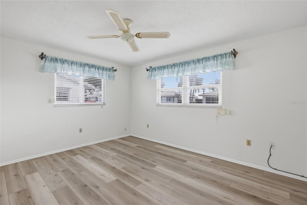 待售: $230,000 (2 贝兹, 1 浴室, 1201 平方英尺)