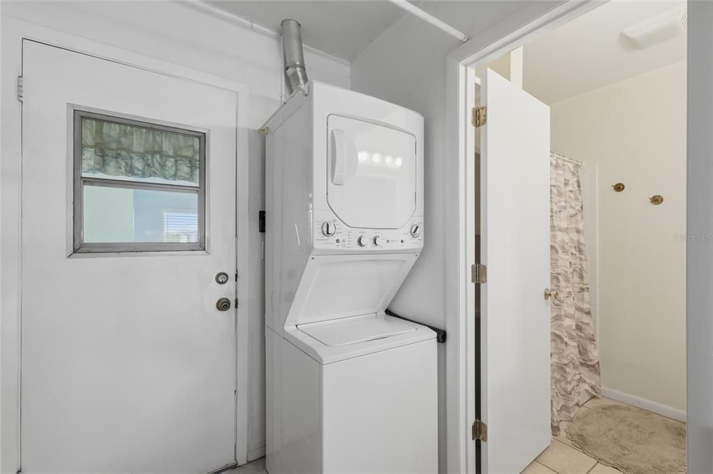 待售: $230,000 (2 贝兹, 1 浴室, 1201 平方英尺)