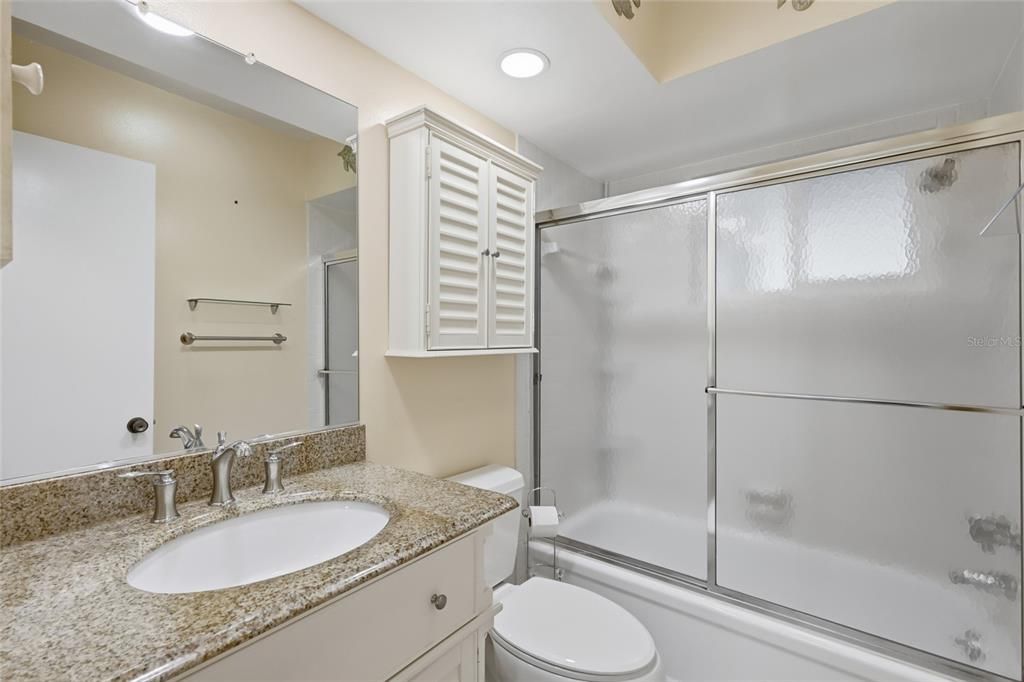 待售: $230,000 (2 贝兹, 1 浴室, 1201 平方英尺)