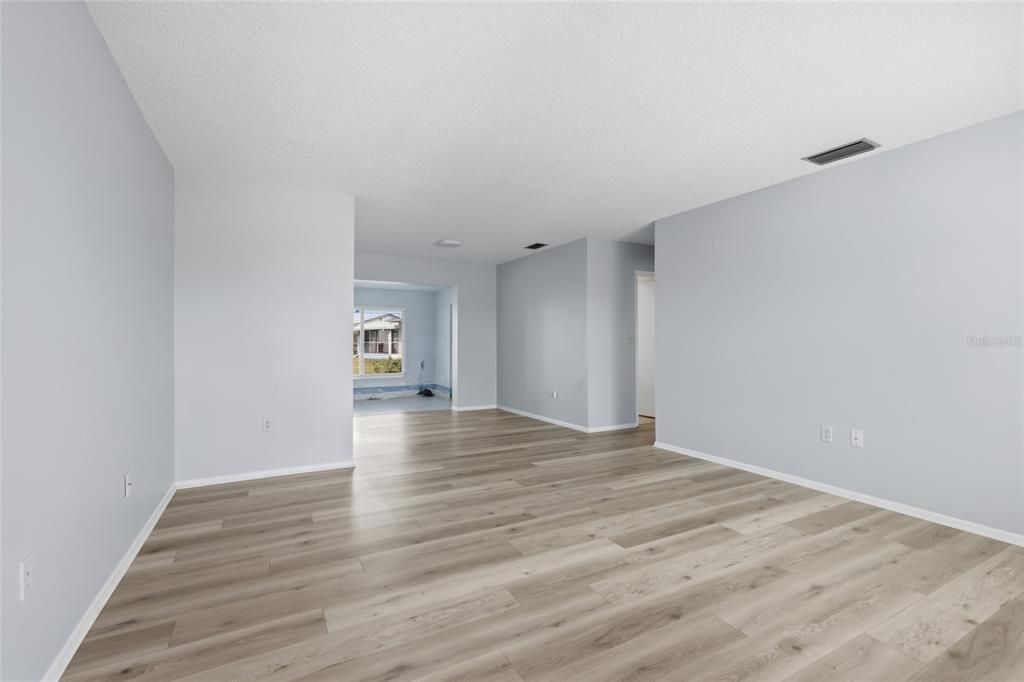 待售: $230,000 (2 贝兹, 1 浴室, 1201 平方英尺)