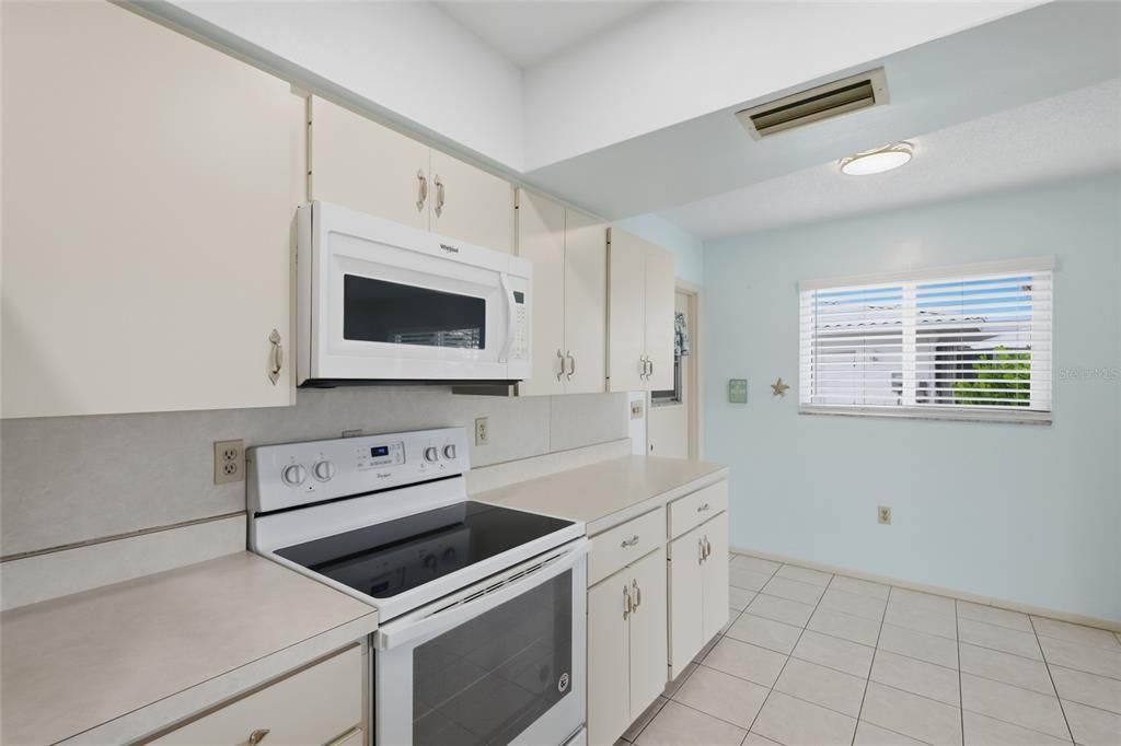 待售: $230,000 (2 贝兹, 1 浴室, 1201 平方英尺)