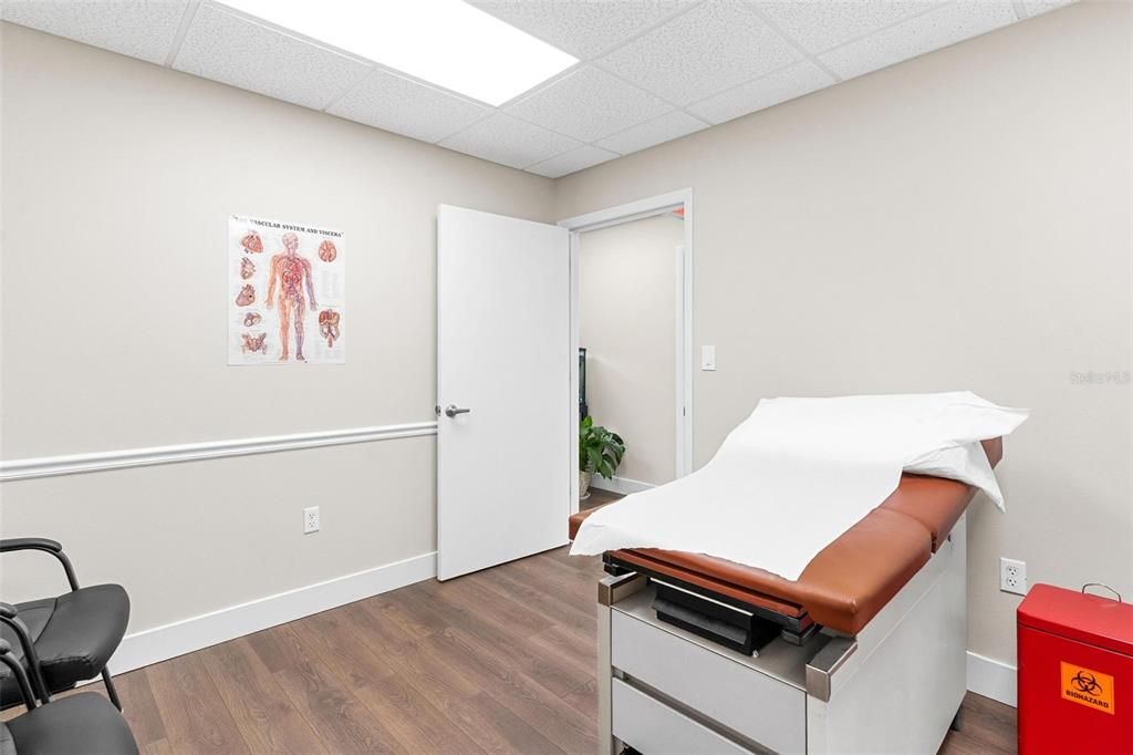 For Sale: $399,900 (0 beds, 0 baths, 1400 Square Feet)