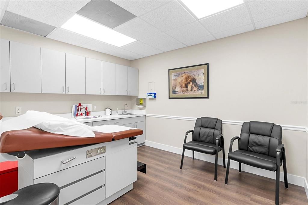 For Sale: $399,900 (0 beds, 0 baths, 1400 Square Feet)