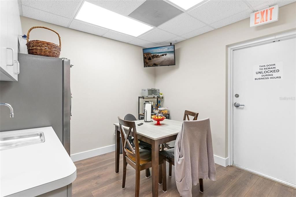 For Sale: $399,900 (0 beds, 0 baths, 1400 Square Feet)