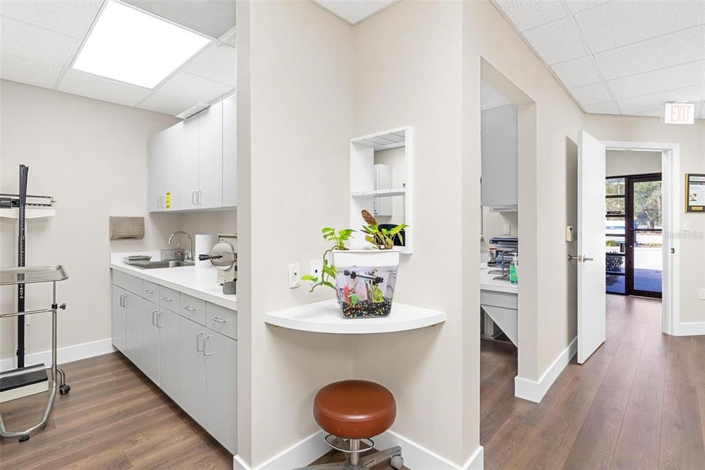 For Sale: $399,900 (0 beds, 0 baths, 1400 Square Feet)