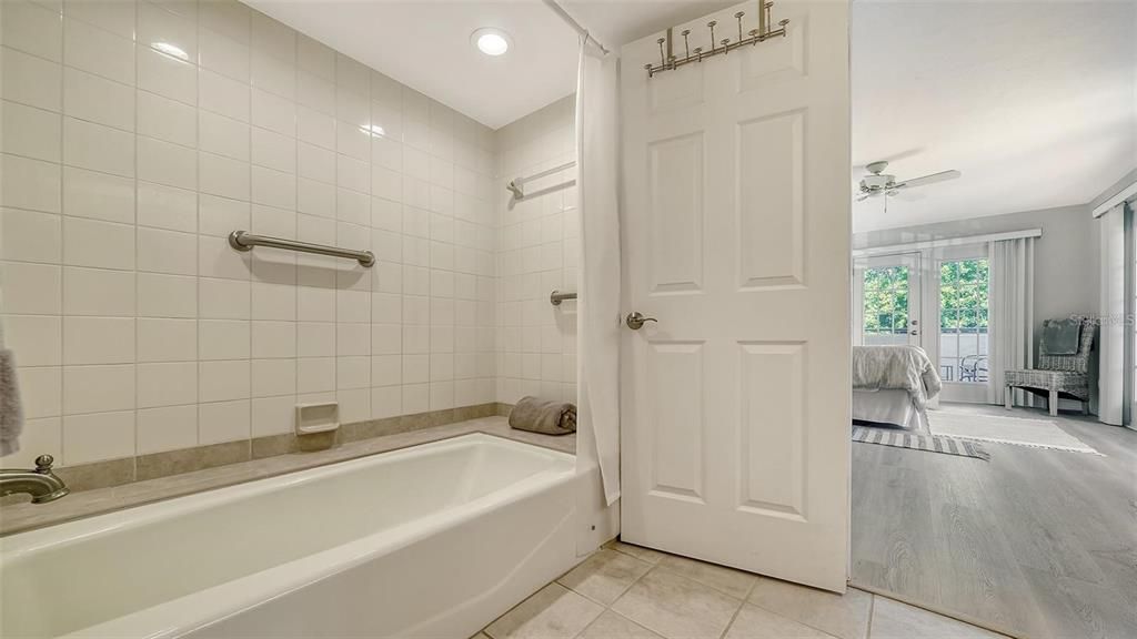 В аренду: $3,000 (2 спален, 2 ванн, 1260 Квадратных фут)