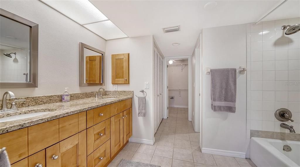 В аренду: $3,000 (2 спален, 2 ванн, 1260 Квадратных фут)