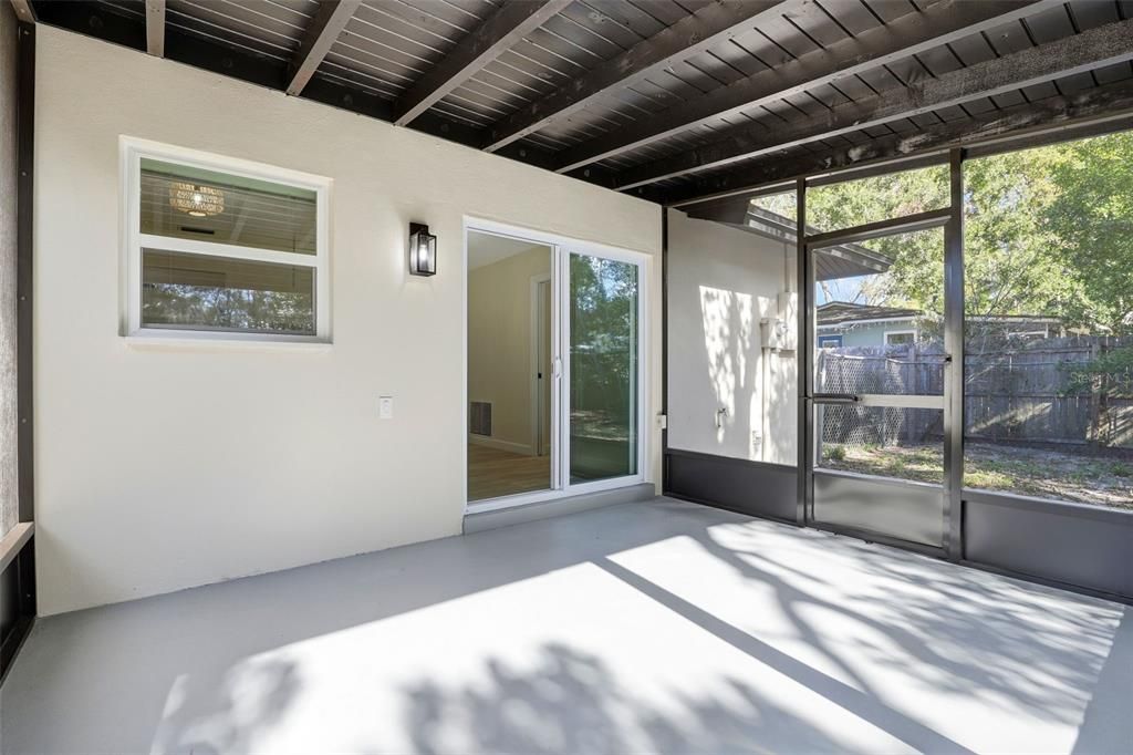 На продажу: $299,900 (2 спален, 2 ванн, 1101 Квадратных фут)