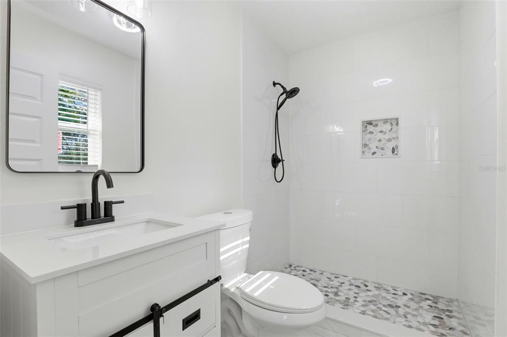 На продажу: $299,900 (2 спален, 2 ванн, 1101 Квадратных фут)