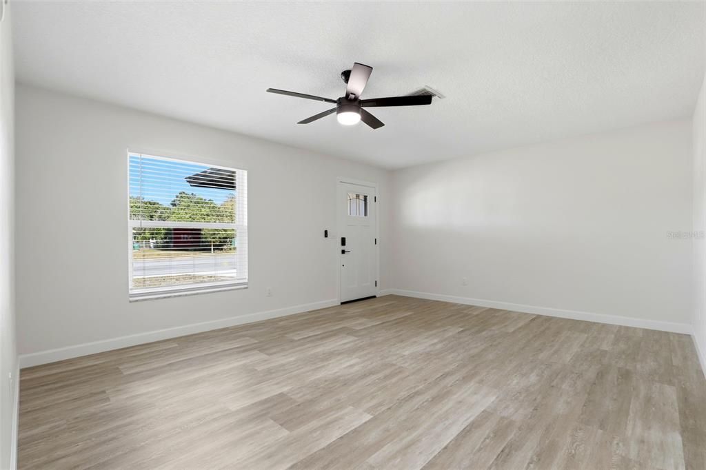 На продажу: $299,900 (2 спален, 2 ванн, 1101 Квадратных фут)