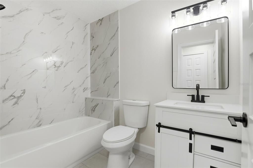 На продажу: $299,900 (2 спален, 2 ванн, 1101 Квадратных фут)