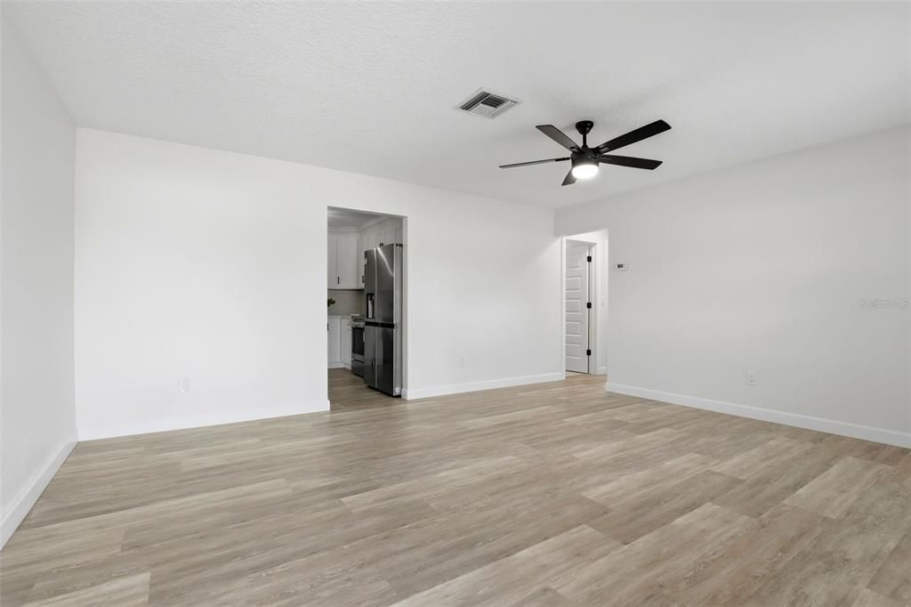 На продажу: $299,900 (2 спален, 2 ванн, 1101 Квадратных фут)