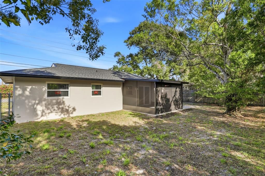 На продажу: $299,900 (2 спален, 2 ванн, 1101 Квадратных фут)