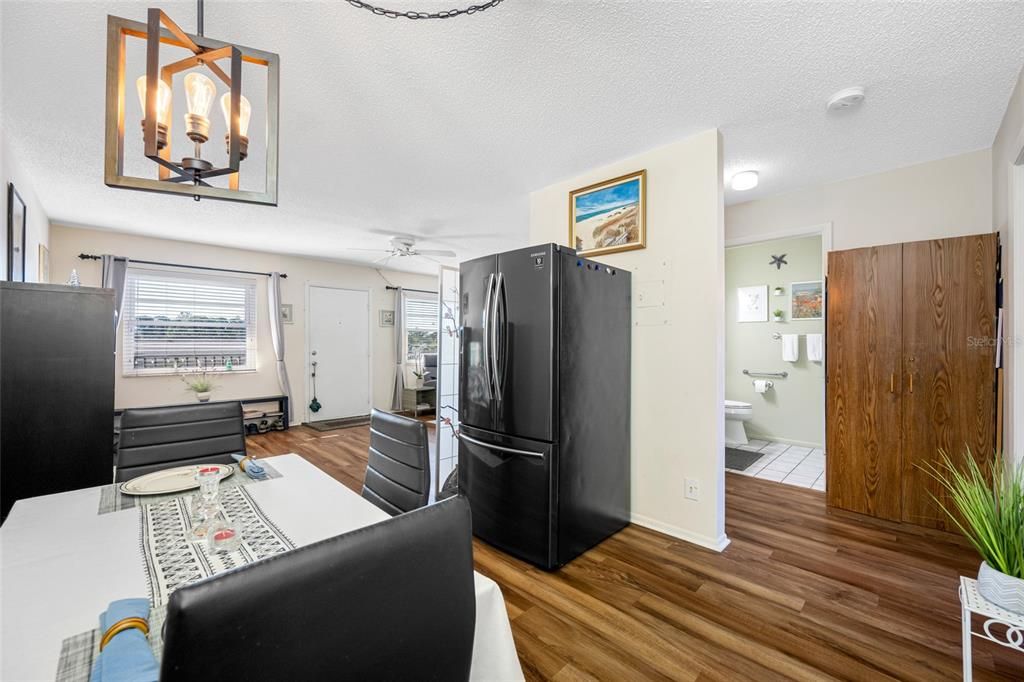 For Sale: $119,000 (1 beds, 1 baths, 735 Square Feet)