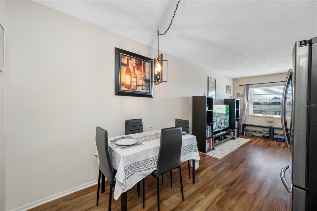 For Sale: $119,000 (1 beds, 1 baths, 735 Square Feet)