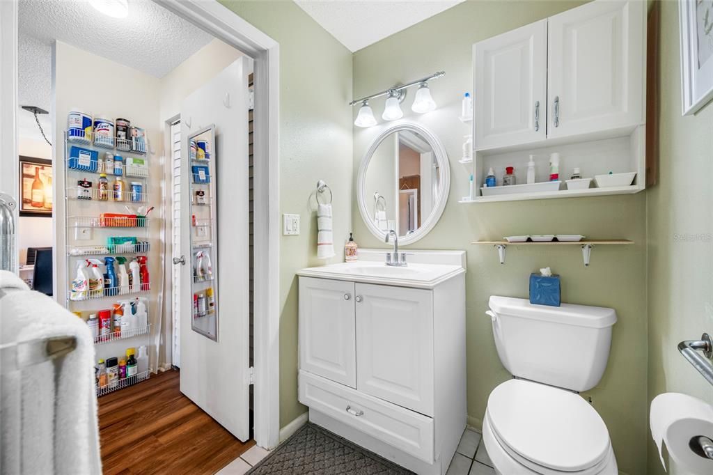 For Sale: $119,000 (1 beds, 1 baths, 735 Square Feet)