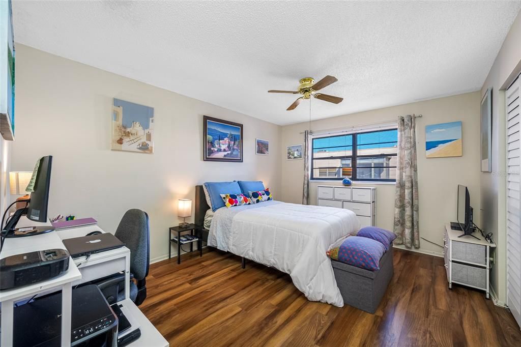 For Sale: $119,000 (1 beds, 1 baths, 735 Square Feet)