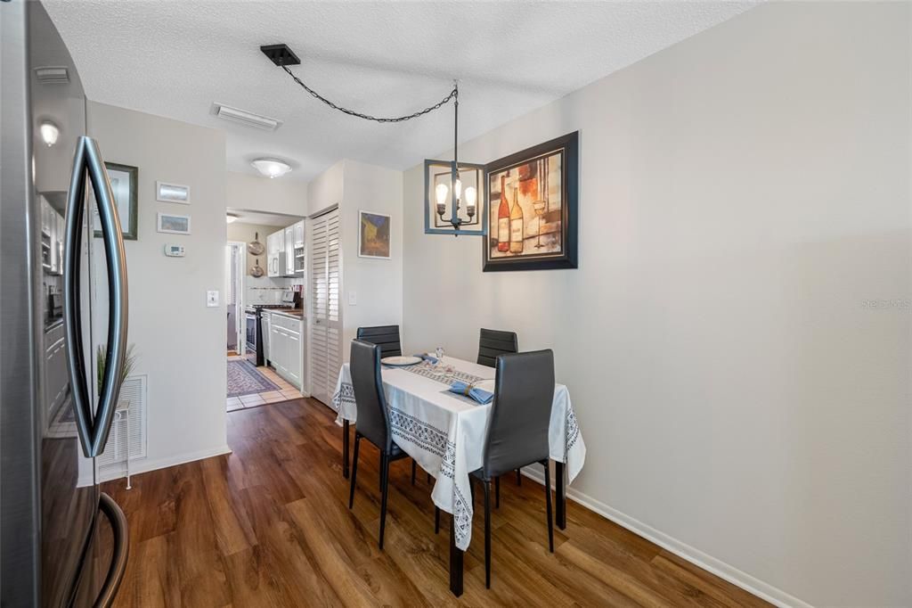 For Sale: $119,000 (1 beds, 1 baths, 735 Square Feet)