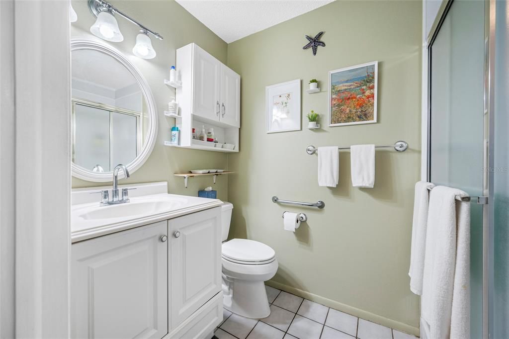 For Sale: $119,000 (1 beds, 1 baths, 735 Square Feet)