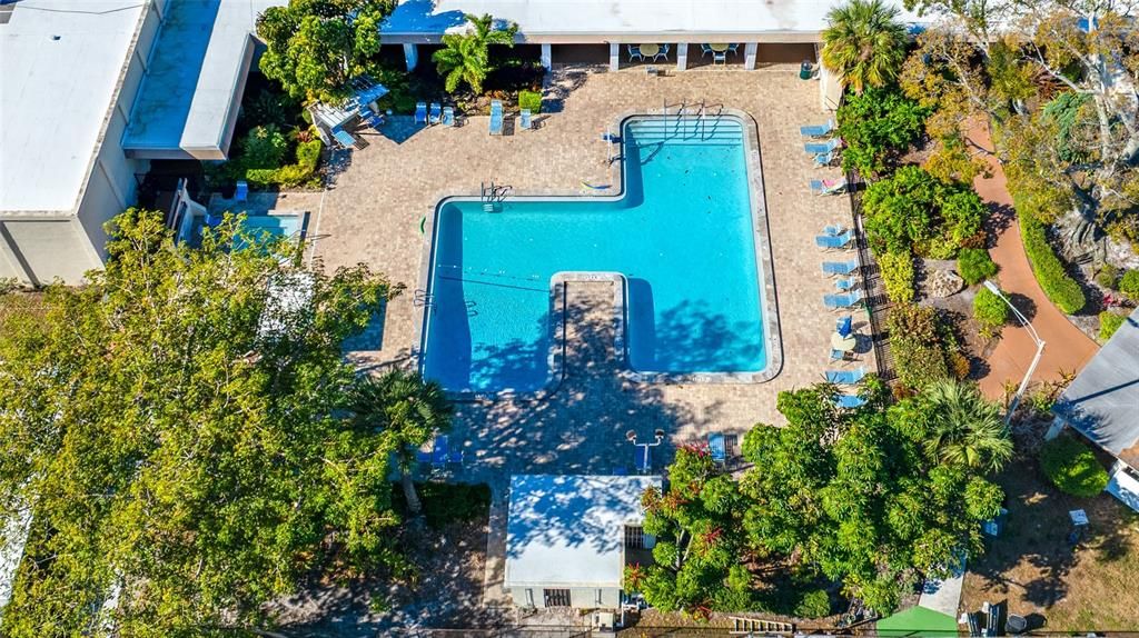 For Sale: $119,000 (1 beds, 1 baths, 735 Square Feet)