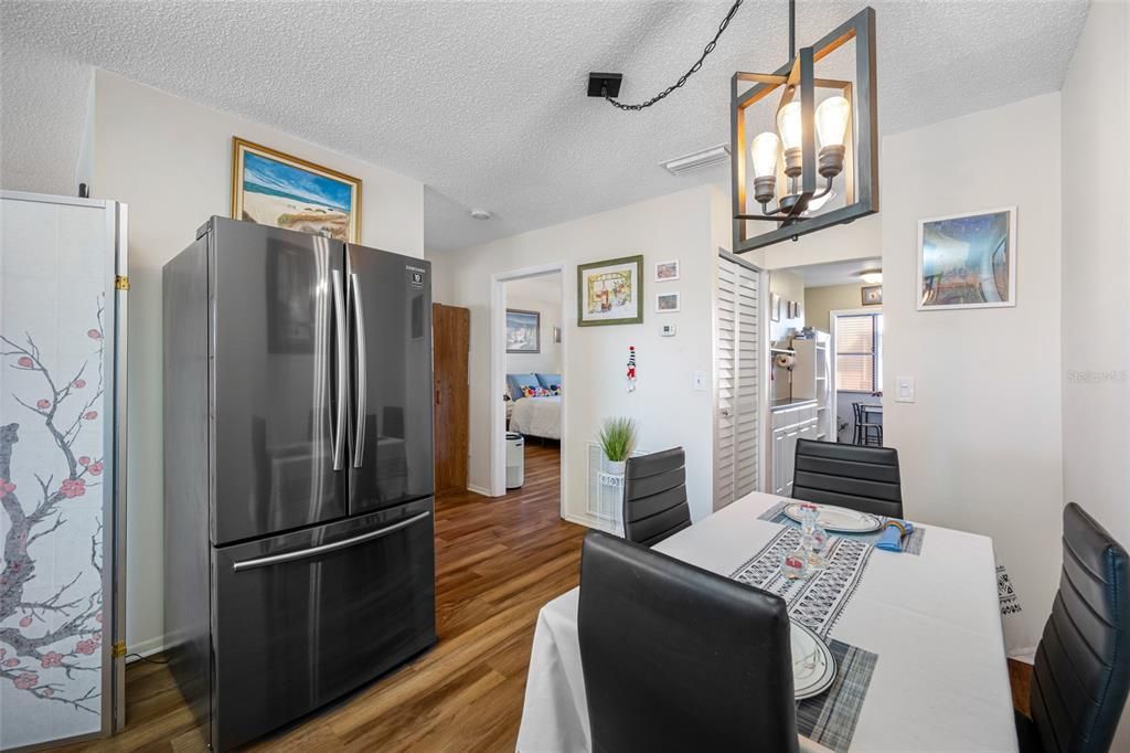 For Sale: $119,000 (1 beds, 1 baths, 735 Square Feet)