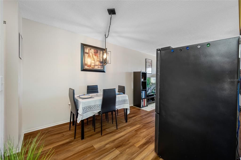 For Sale: $119,000 (1 beds, 1 baths, 735 Square Feet)