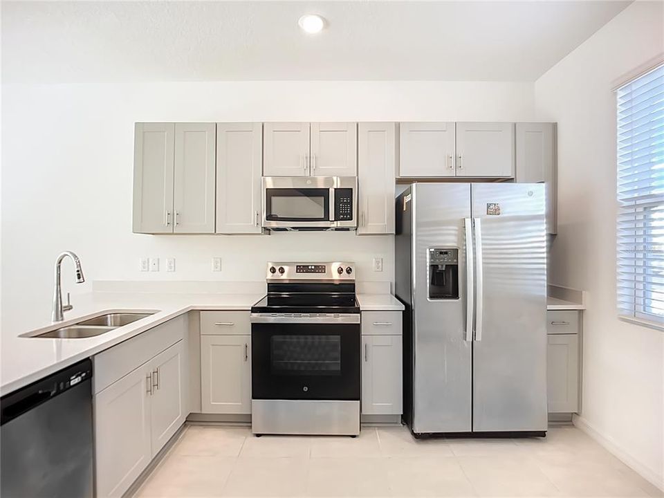 For Rent: $2,100 (2 beds, 2 baths, 1187 Square Feet)