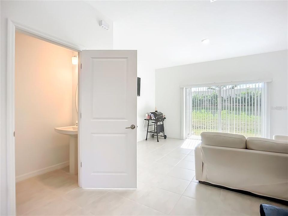 For Rent: $2,100 (2 beds, 2 baths, 1187 Square Feet)