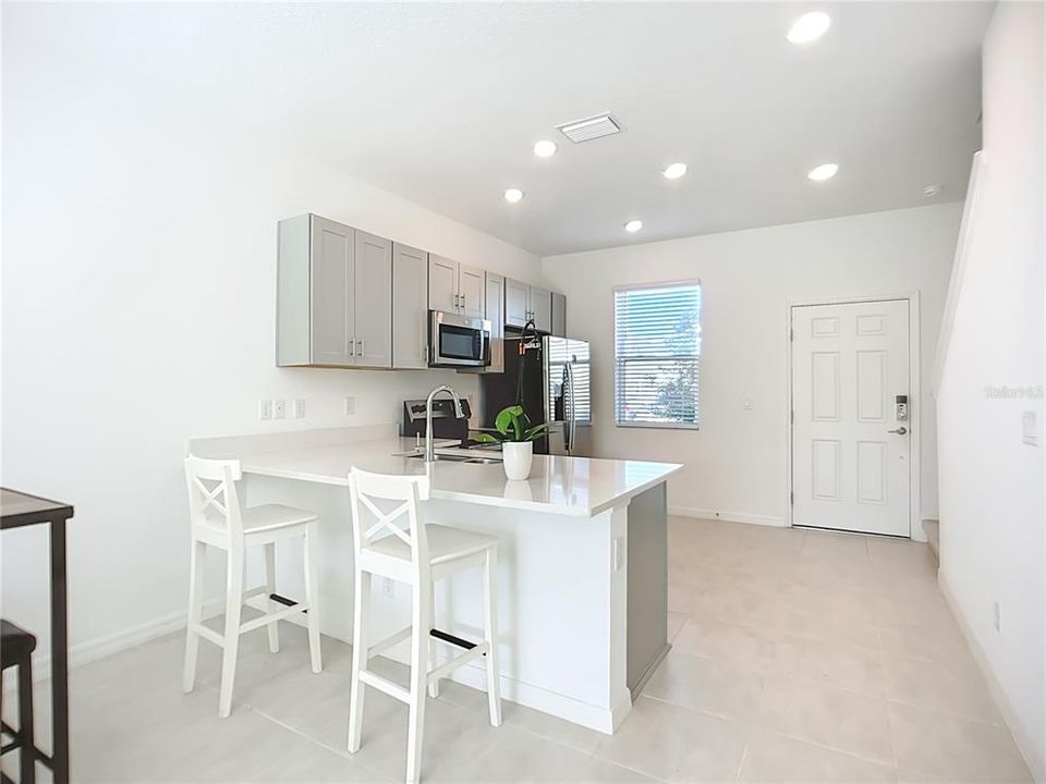 For Rent: $2,100 (2 beds, 2 baths, 1187 Square Feet)